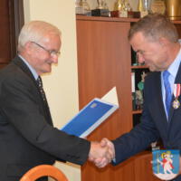 Zdjęcie ilustracyjne wiadomości: Odznaka za Wybitne Zasługi dla LOK dla Wójta Bernarda Stawiarskiego #17