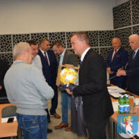 Zdjęcie ilustracyjne wiadomości: Boisko w Paszynie już gotowe – na sesji były podziękowania i „piłka z koszulką” #13