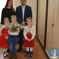 Zdjęcie ilustracyjne wiadomości: Dzieci z życzeniami i z Betlejemskim Światłem Pokoju u wójta gminy Chełmiec #8