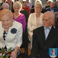 29 listopada 2023r. w Gminie Chełmiec świętowano wspaniałe jubileusze małżeńskie. Wśród jubilatów pięćdziesiąt dwie pary obchodziły złote gody, dziesięć par obchodziło diamentowe gody a cztery pary obchodziły żelazne gody. Niestety nie wszystkie pary uczestniczyły w spotkaniu.