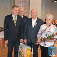 29 listopada 2023r. w Gminie Chełmiec świętowano wspaniałe jubileusze małżeńskie. Wśród jubilatów pięćdziesiąt dwie pary obchodziły złote gody, dziesięć par obchodziło diamentowe gody a cztery pary obchodziły żelazne gody. Niestety nie wszystkie pary uczestniczyły w spotkaniu.