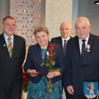 29 listopada 2023r. w Gminie Chełmiec świętowano wspaniałe jubileusze małżeńskie. Wśród jubilatów pięćdziesiąt dwie pary obchodziły złote gody, dziesięć par obchodziło diamentowe gody a cztery pary obchodziły żelazne gody. Niestety nie wszystkie pary uczestniczyły w spotkaniu.